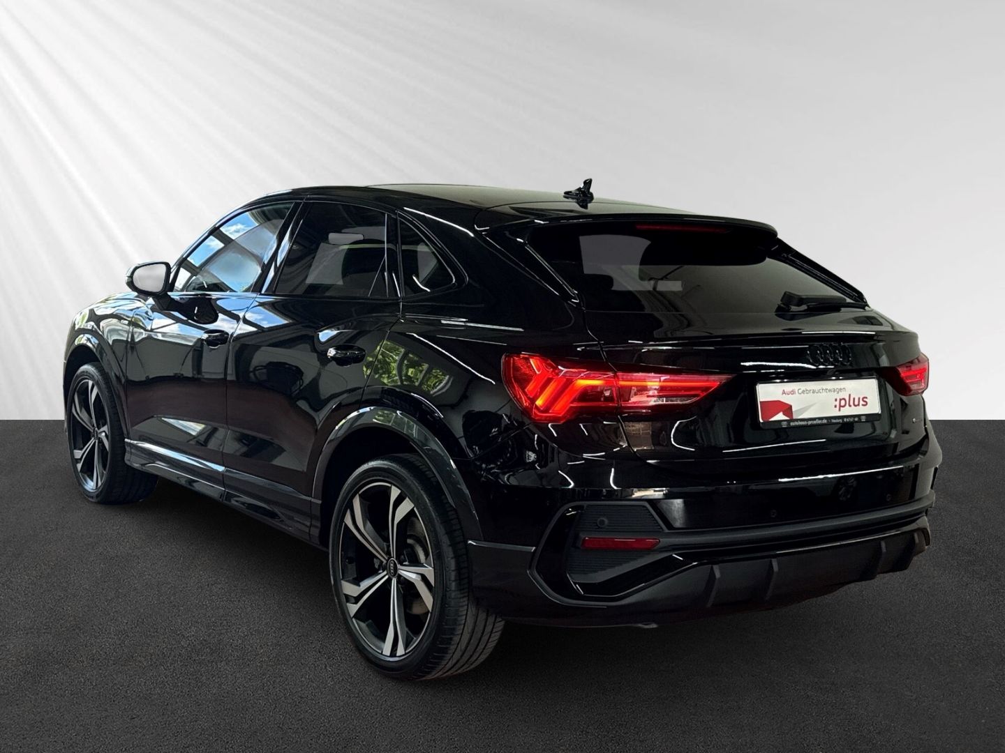 Audi Q3 Sportback 40 TDI S line qu tro Kamera+Pano foto 3
