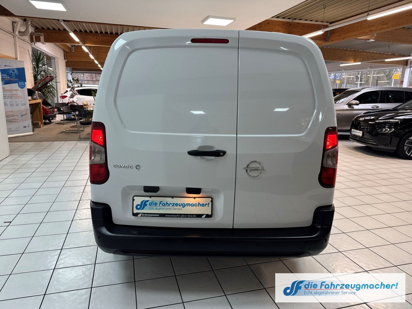 Fahrzeugabbildung Opel Combo E Cargo - e Edition XL Apple CarPlay Andro