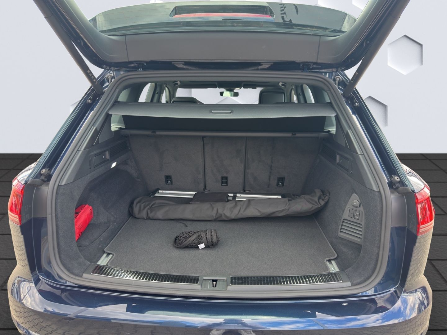 Touareg 3.0l TDI V6 4Motion DSG  R-Line LED Pano