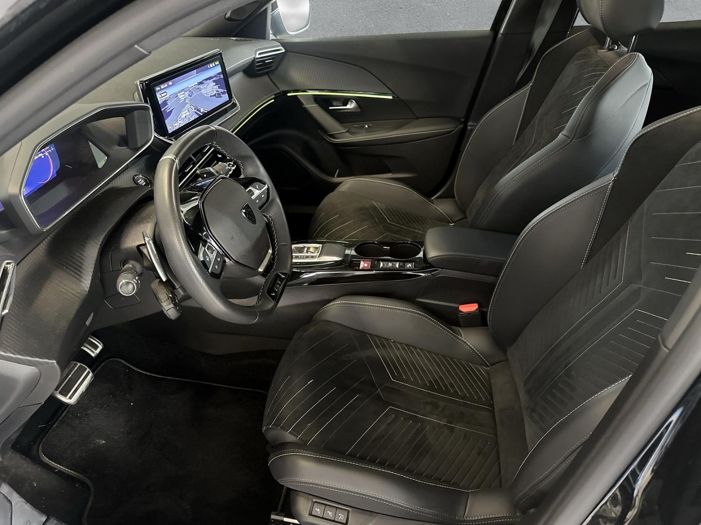 Peugeot 2008 GT FACELIFT PANO ACC AHK Alcantara 360° LED