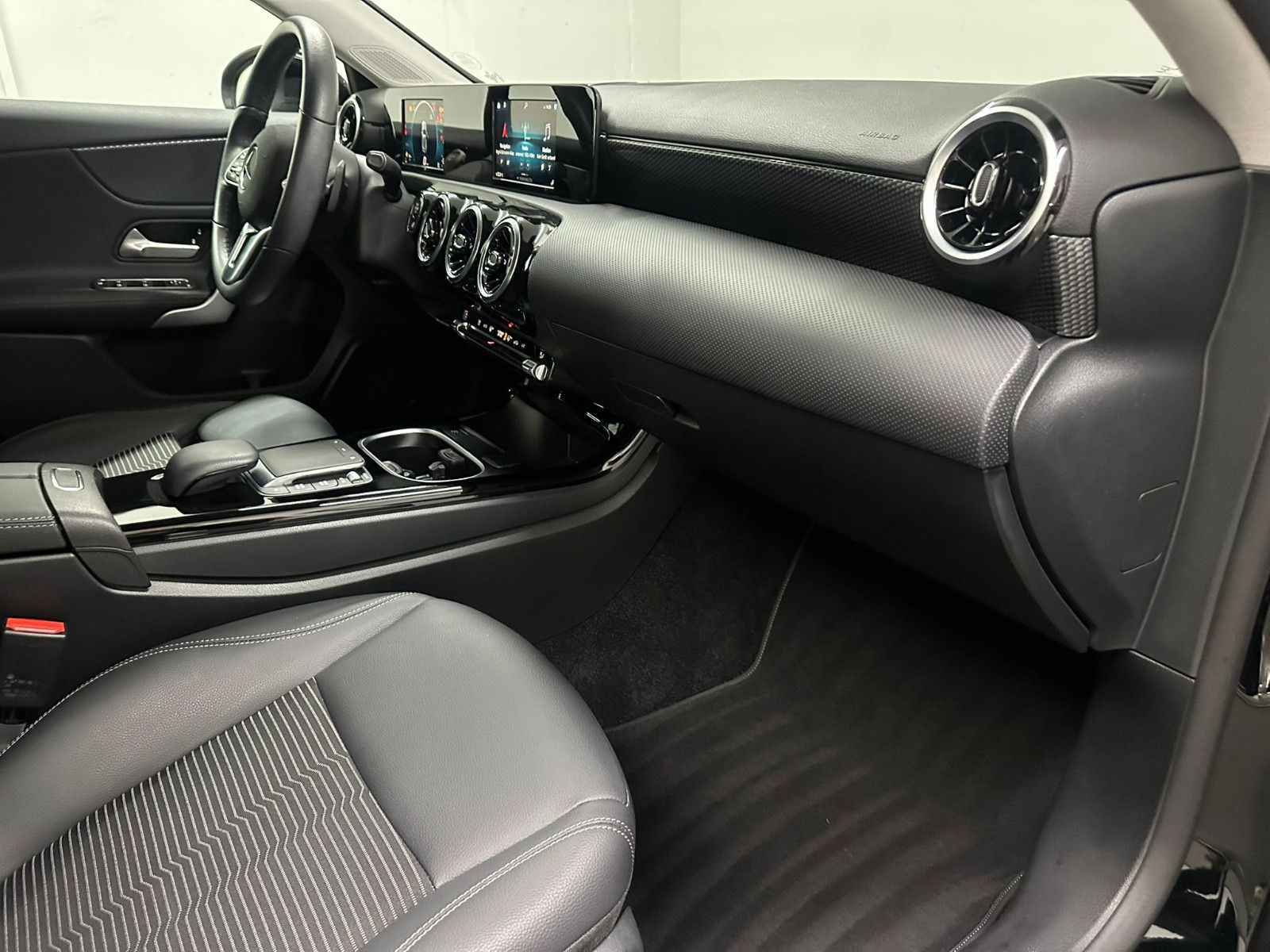 Fahrzeugabbildung Mercedes-Benz A 200 d *PROGRESSIVE*NAVI*