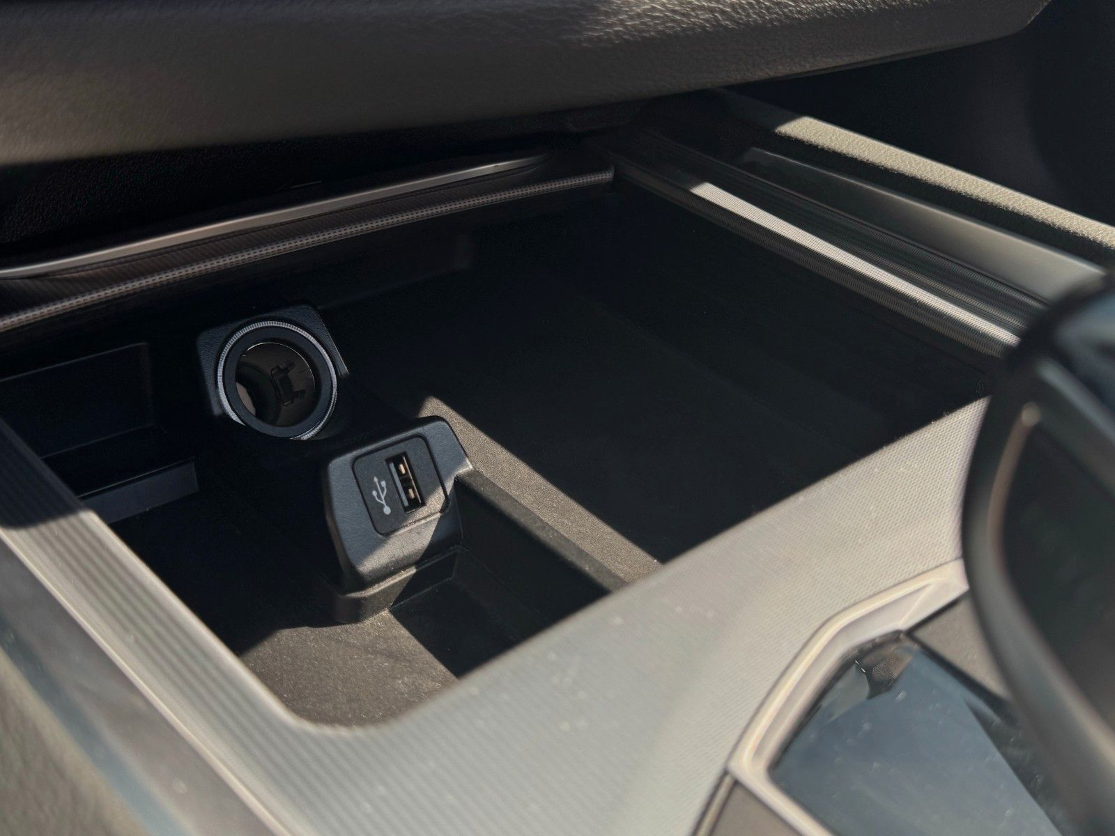 Fahrzeugabbildung BMW Z4 sDrive 20i Sport Line Tempo HiFi LCP LHZ SHZ