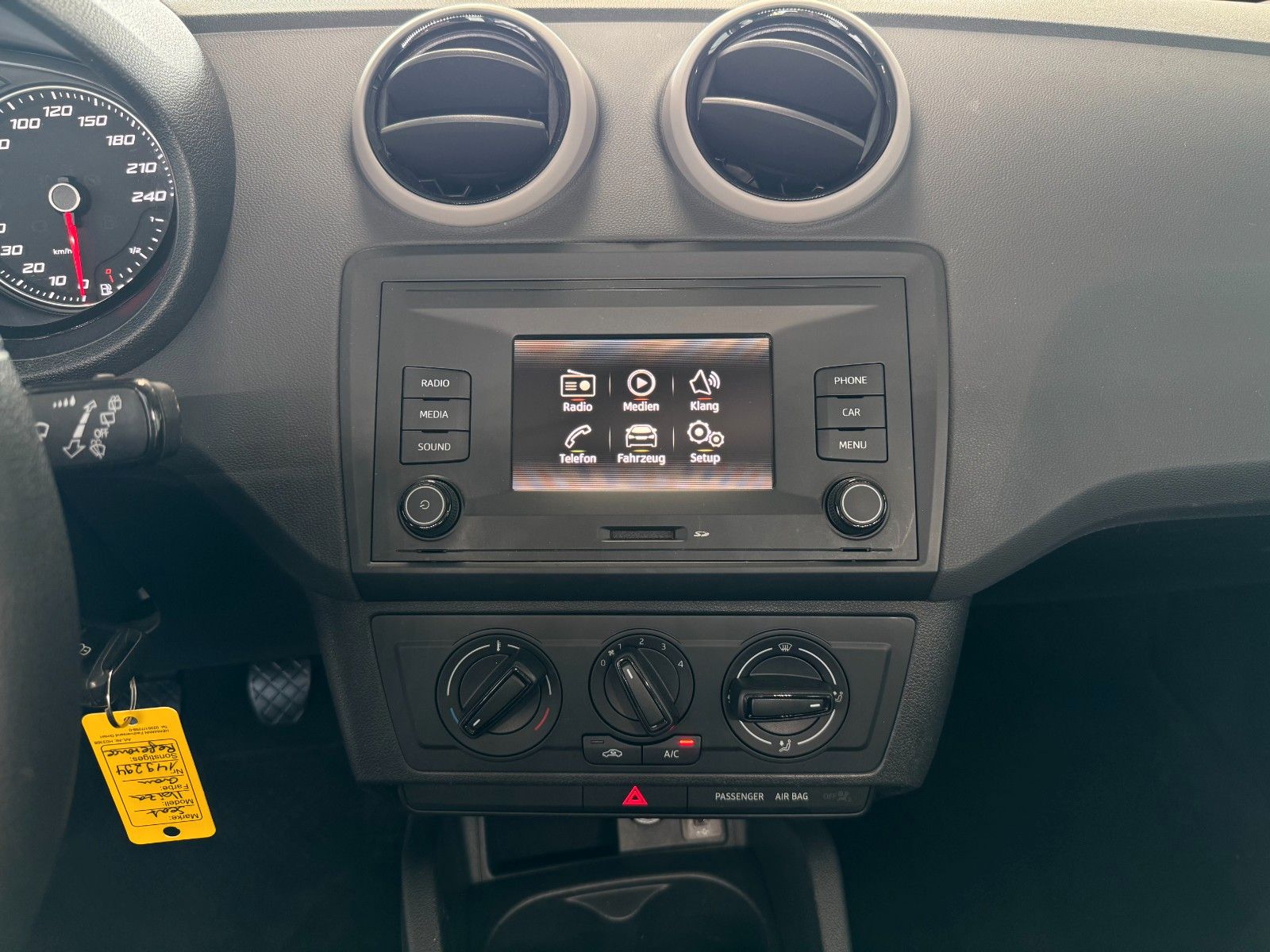Fahrzeugabbildung SEAT Ibiza 1.0 Reference  "Klima LM Parksensoren hi."
