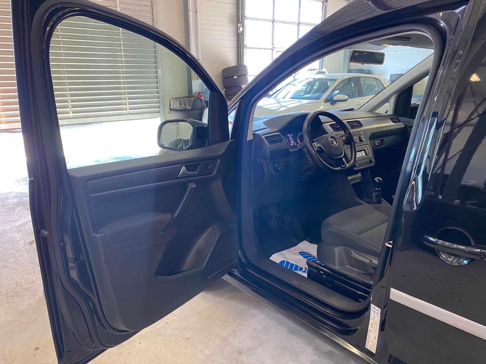 Fahrzeugabbildung Volkswagen Caddy 2.0 TDI Klimaautomatik PDC SHZ Tempomat