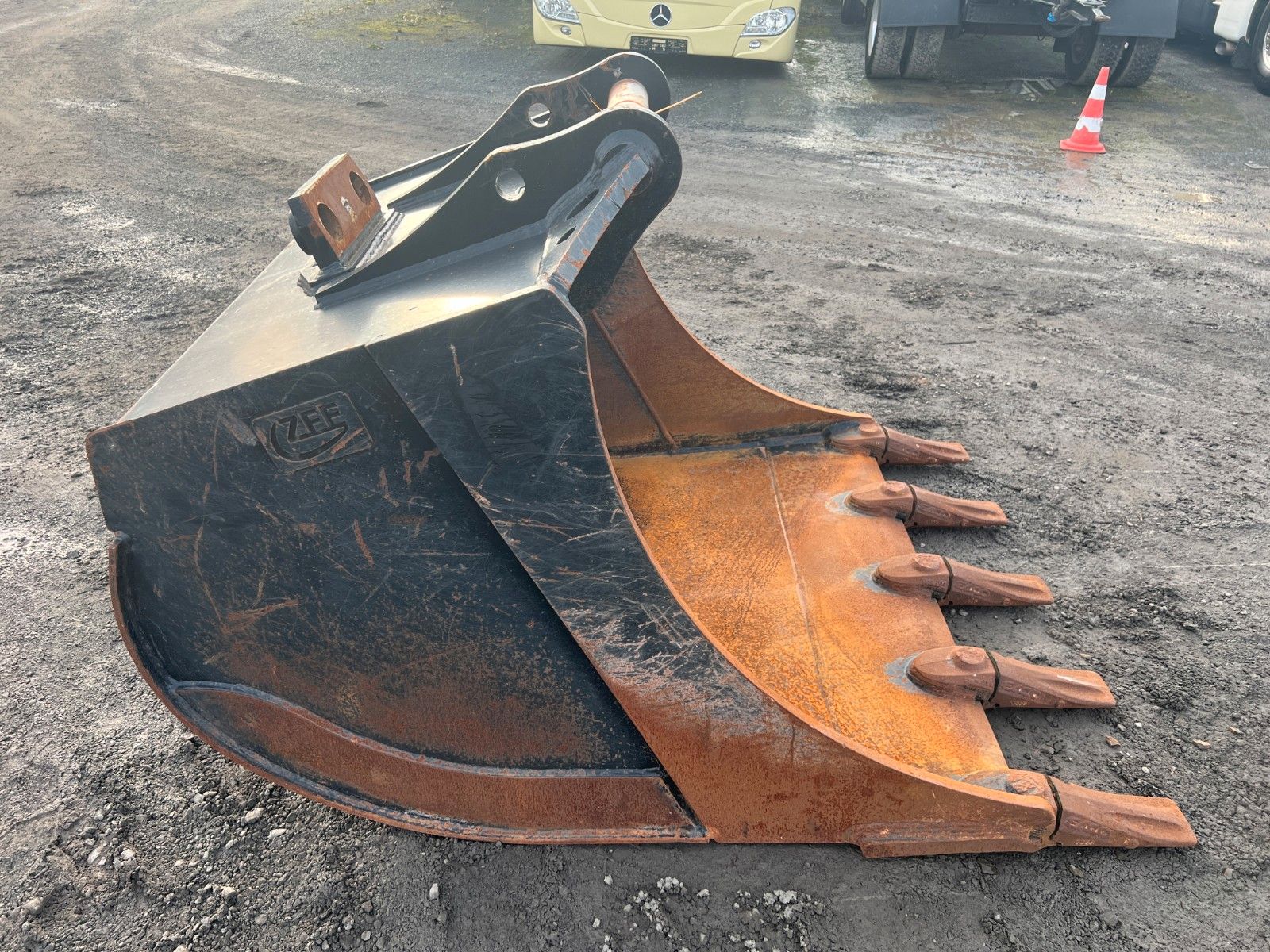 Fahrzeugabbildung Andere ZFE Tieflöffel / Löffel / MS21 / 1.400 mm / 2022