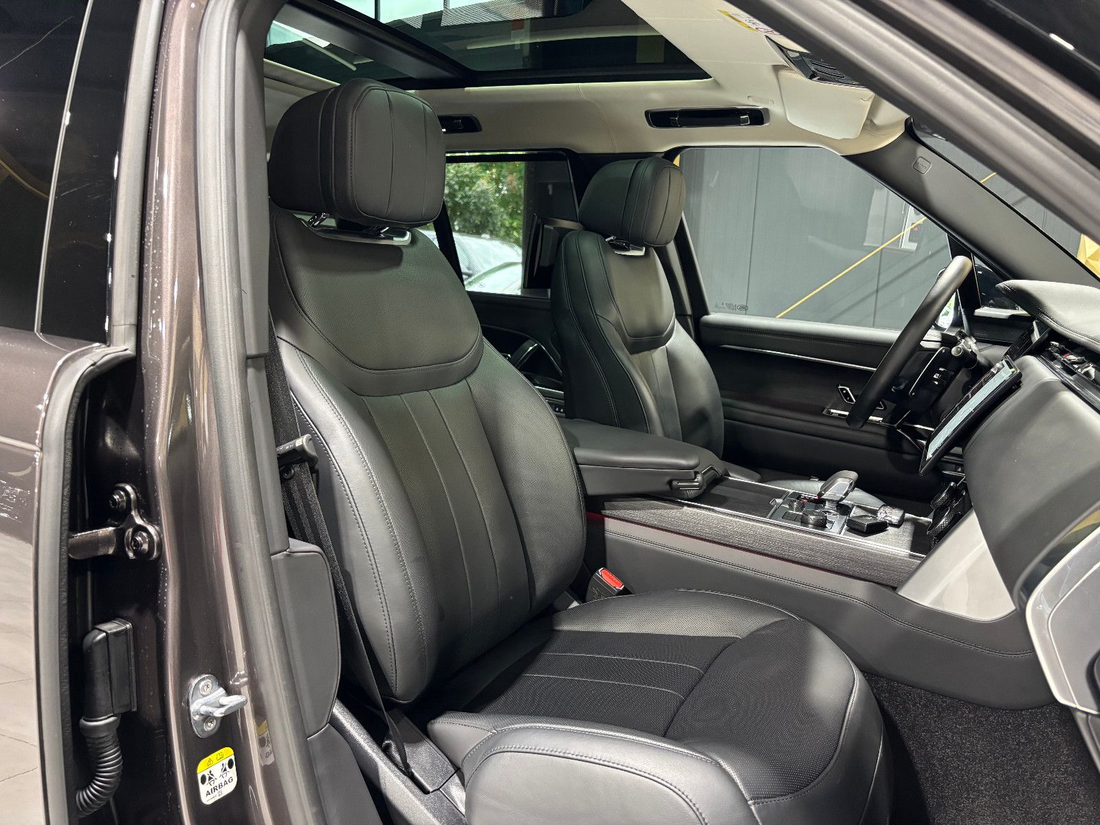 Fahrzeugabbildung Land Rover D350 First Edition/Autobiography/Fond-TV/VOLL