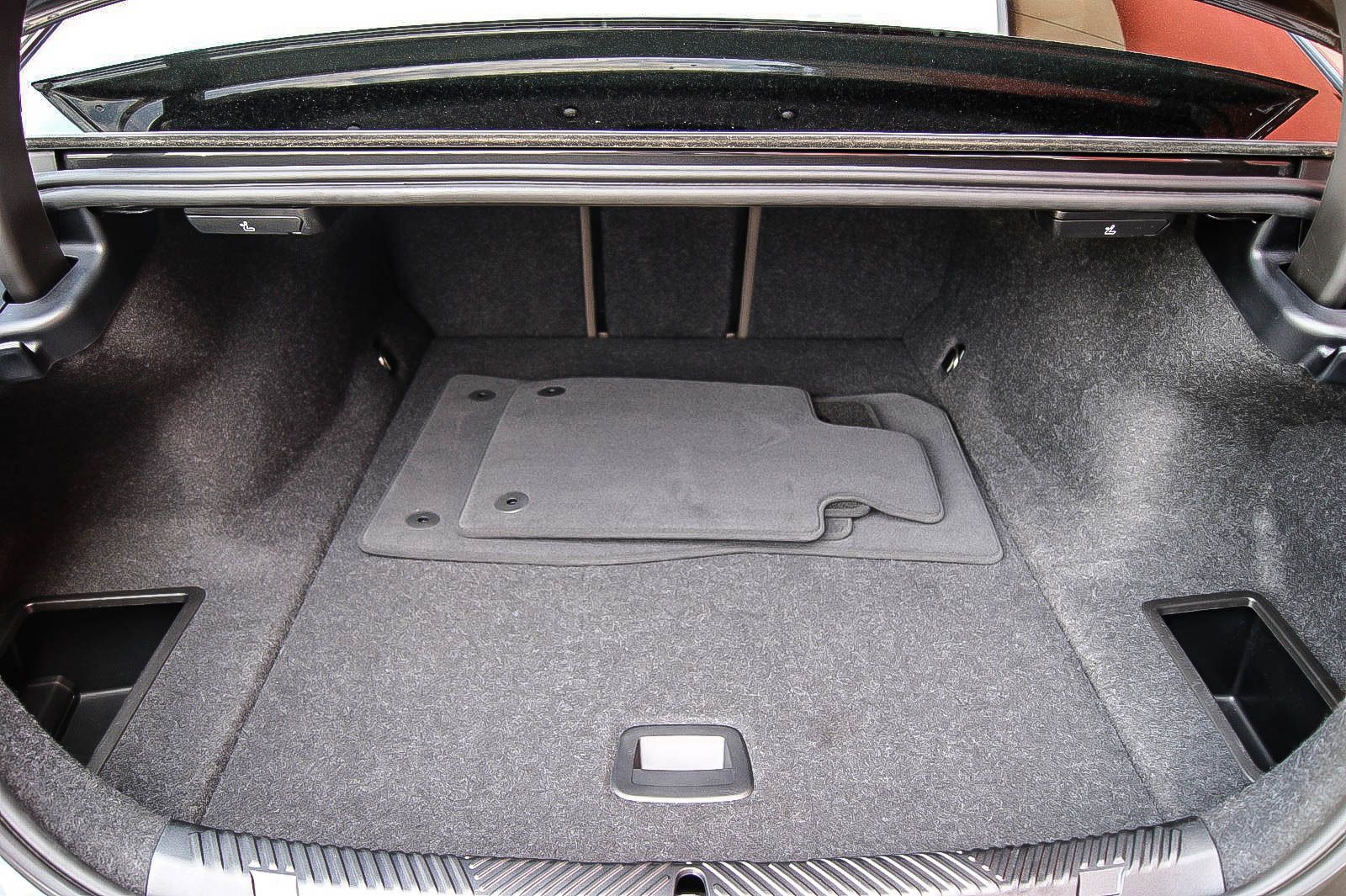 Fahrzeugabbildung BMW i5 Lim 40 eDrive HEAD-UP LEDER ESPRESSO KEYLESS