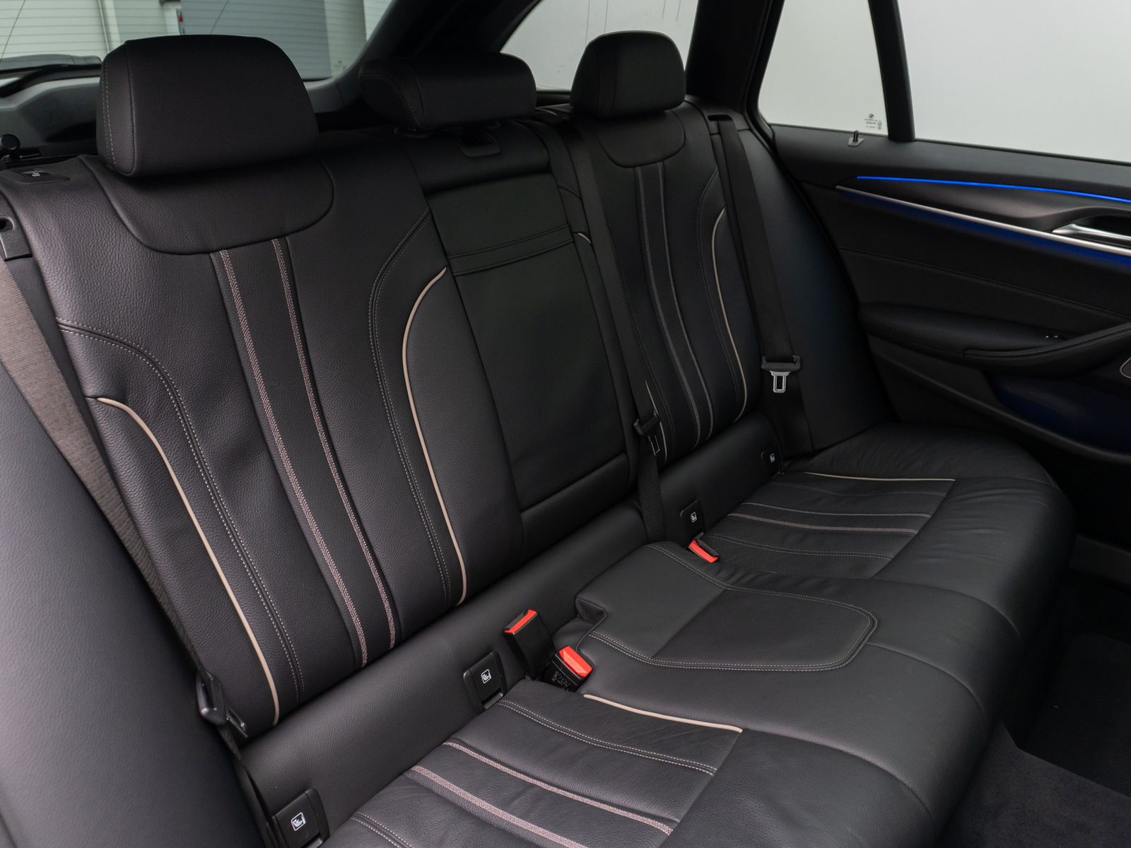 Fahrzeugabbildung BMW 520d xD M Sport Panorama Kamera DAB H/K Alarm