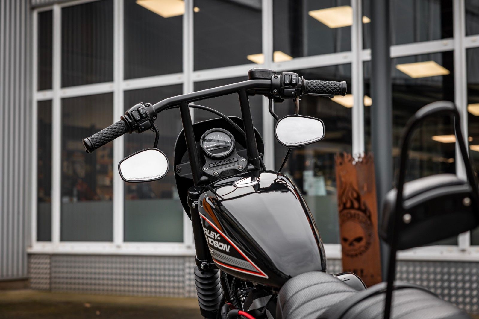 Fahrzeugabbildung Harley-Davidson Sportster XL883R Roadster - MILLER ABGASANLAGE -