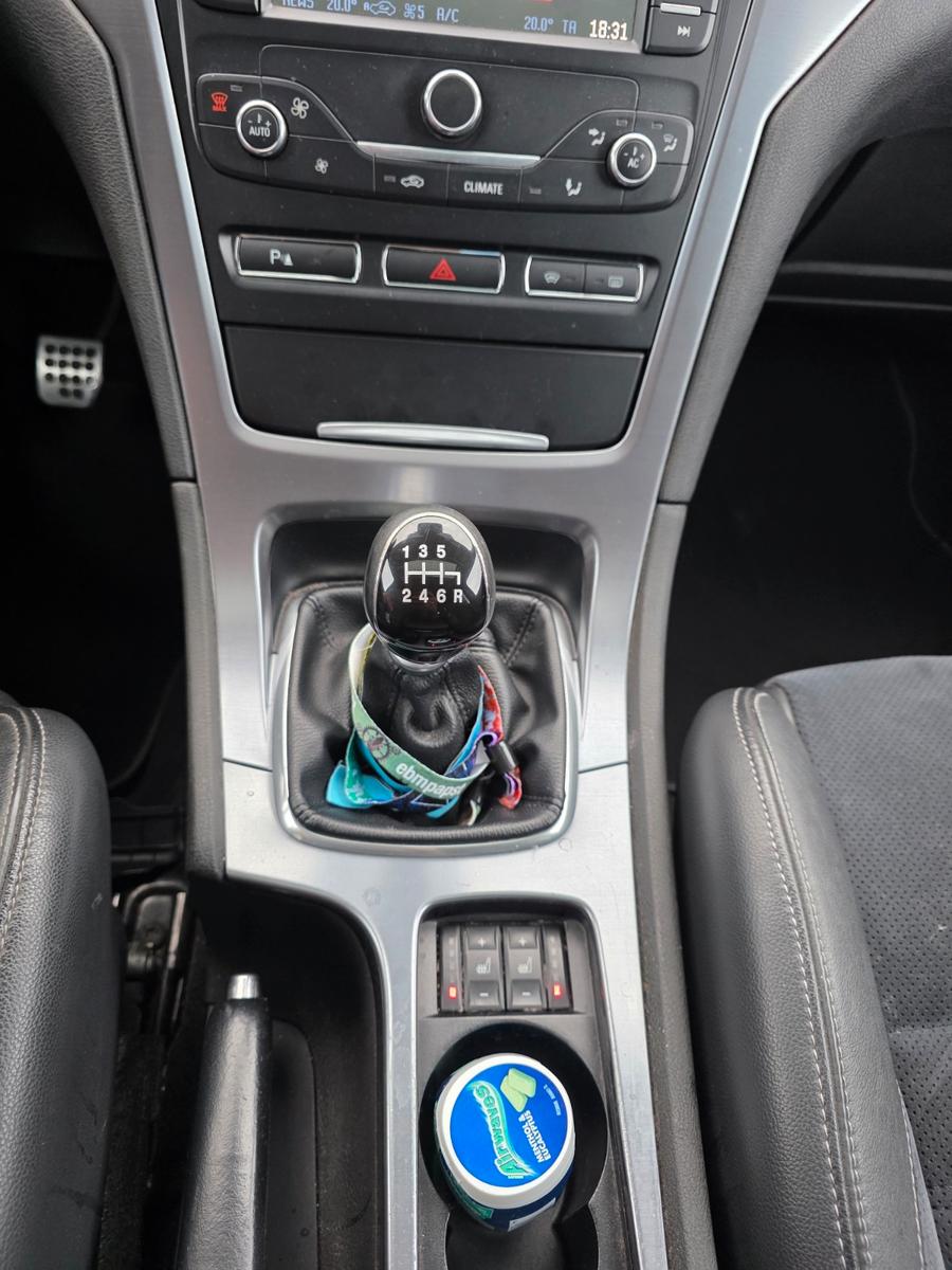 Ford Mondeo 2012 — photo 12