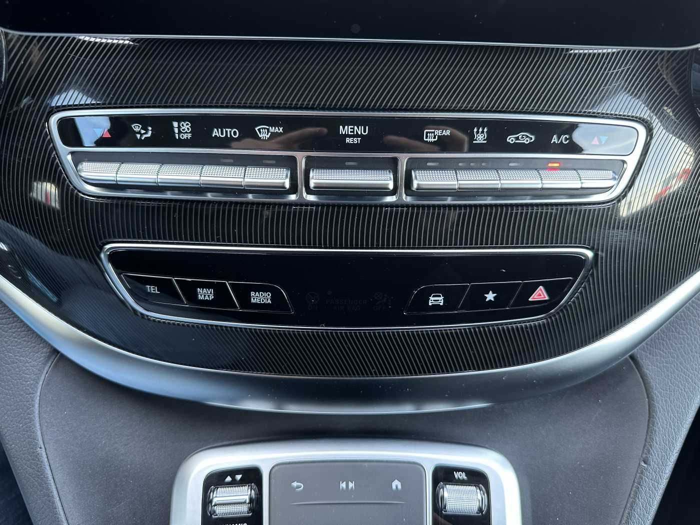 Fahrzeugabbildung Mercedes-Benz V 300 d EDITION 4MATIC DISTRONIC AHK LED Kamera