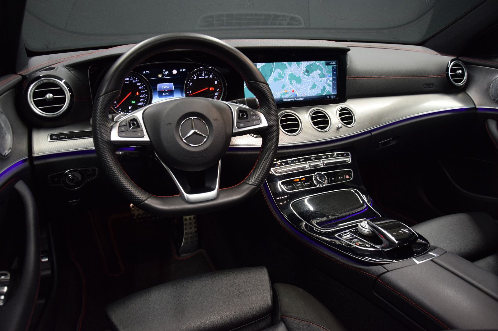 Fahrzeugabbildung Mercedes-Benz E43 AMG 4Matic Limousine Pano Burmeser Night 20"
