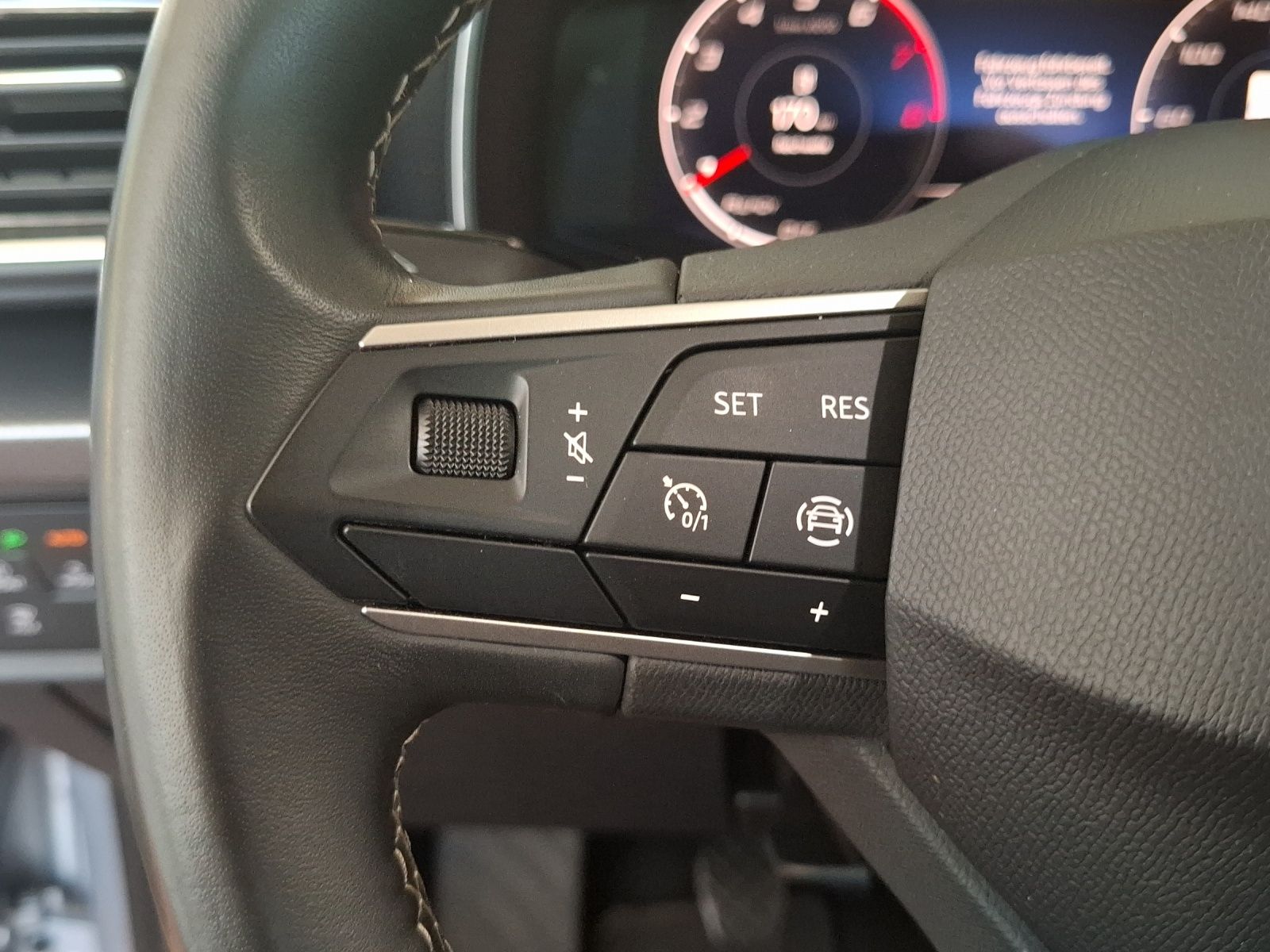 Fahrzeugabbildung SEAT Leon ST TSI Style LED AHK Navi AID ACC RFK SH