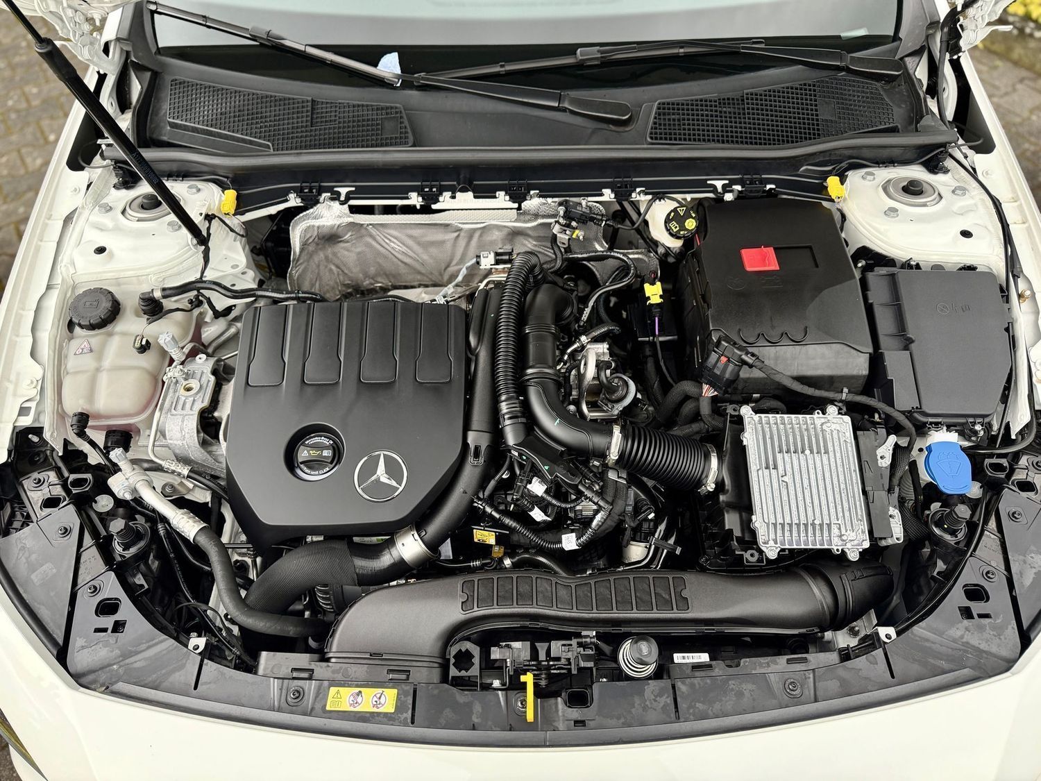 Fahrzeugabbildung Mercedes-Benz A 180 PROGRESSIVE & NIGHT, Autom., Winter, RFK,