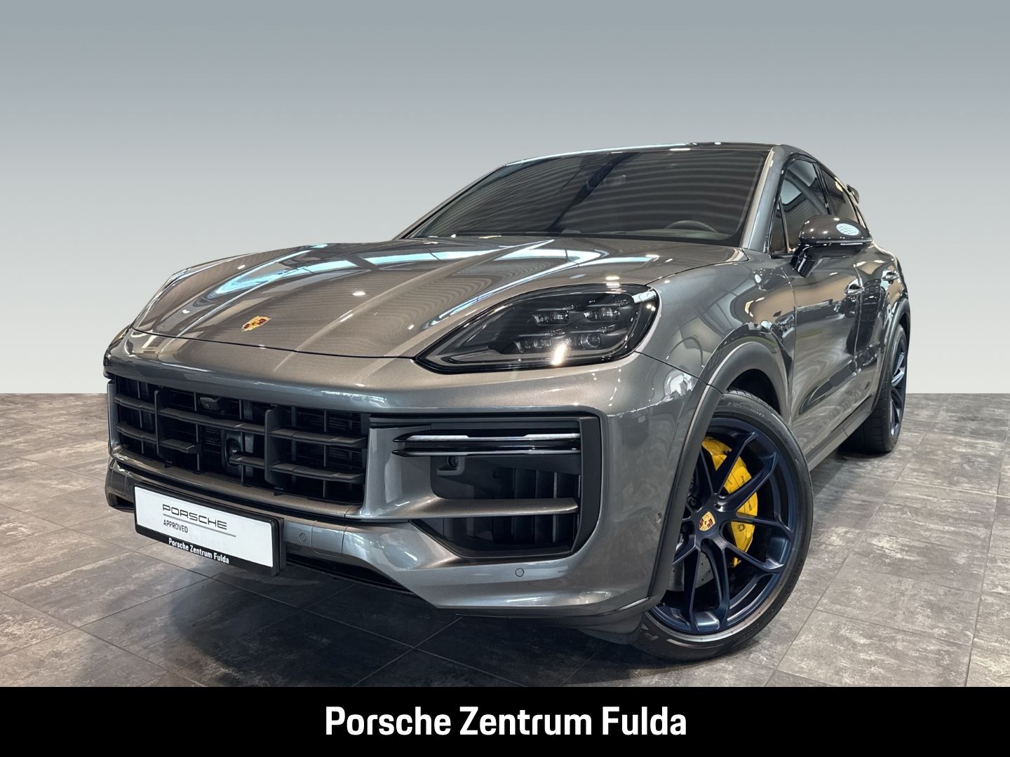 Porsche Cayenne Turbo E-Hybrid Coupe mit GT-Paket PDCC