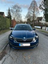 Skoda Octavia 1.8 TSI DSG Style Combi Standheizung - Skoda Octavia mit Benzin-Antrieb: Kombi, 1.8