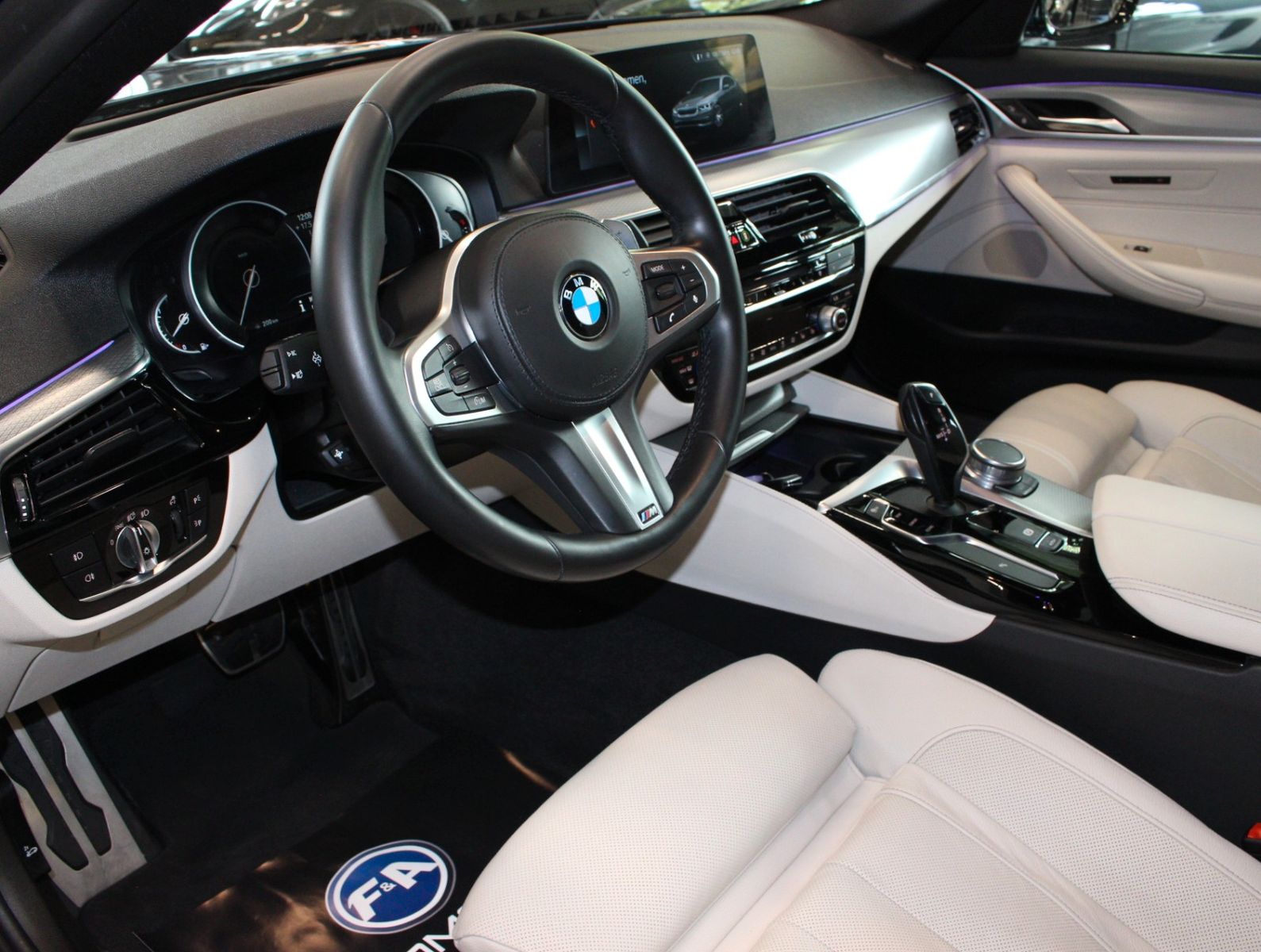Fahrzeugabbildung BMW 530i  M-Sportpaket*Head-UP*Kamera*2.Hand