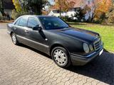 Mercedes-Benz E 280 ELEGANCE TEMPOMAT KLIMA SHZ AHK - gebrauchte Mercedes-Benz E 280 aus dem Jahr 1997