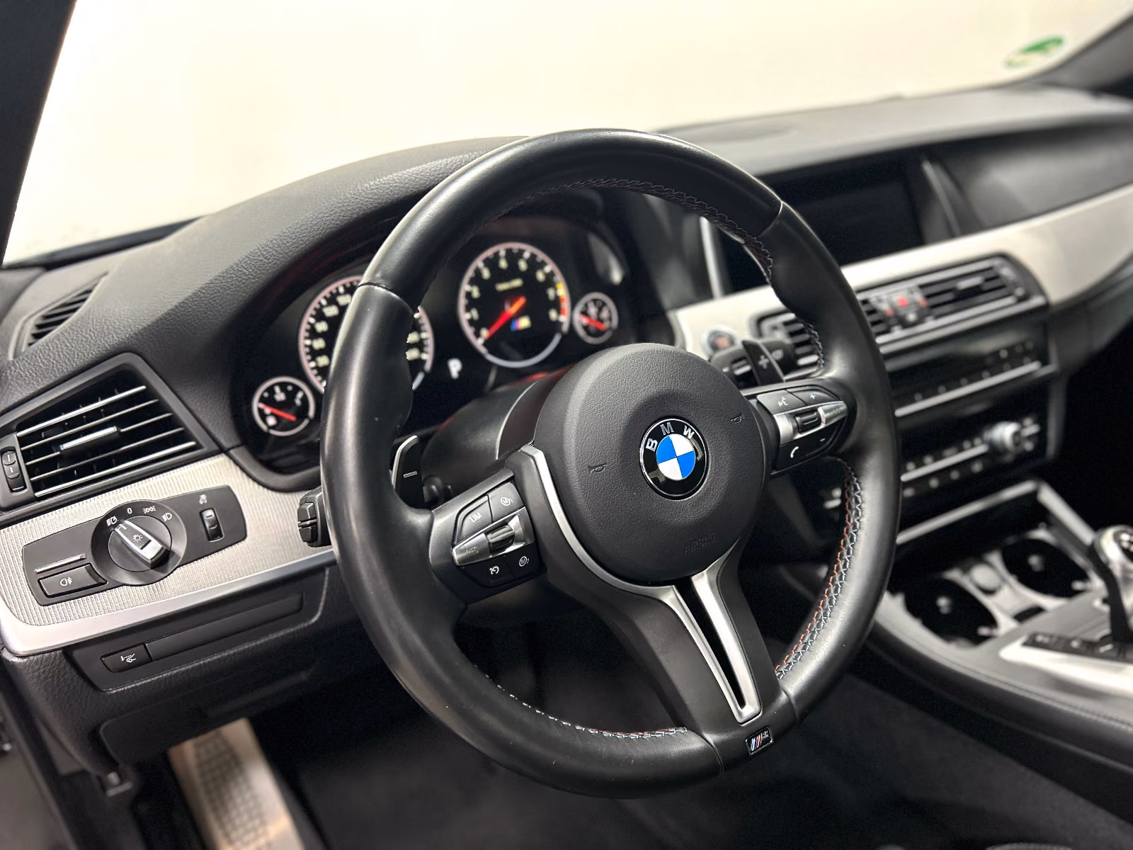 BMW M5 COMPETITION V8 4.4 575ch - PACK COMPETITION - HARMAN KARDON - HUD - CUIR MÉRINOS - SIÈGES CHAUFFANTS
