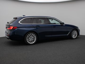 Fahrzeugabbildung BMW 520d xD Luxury Line Kamera HUD DAB HiFi DisplKey