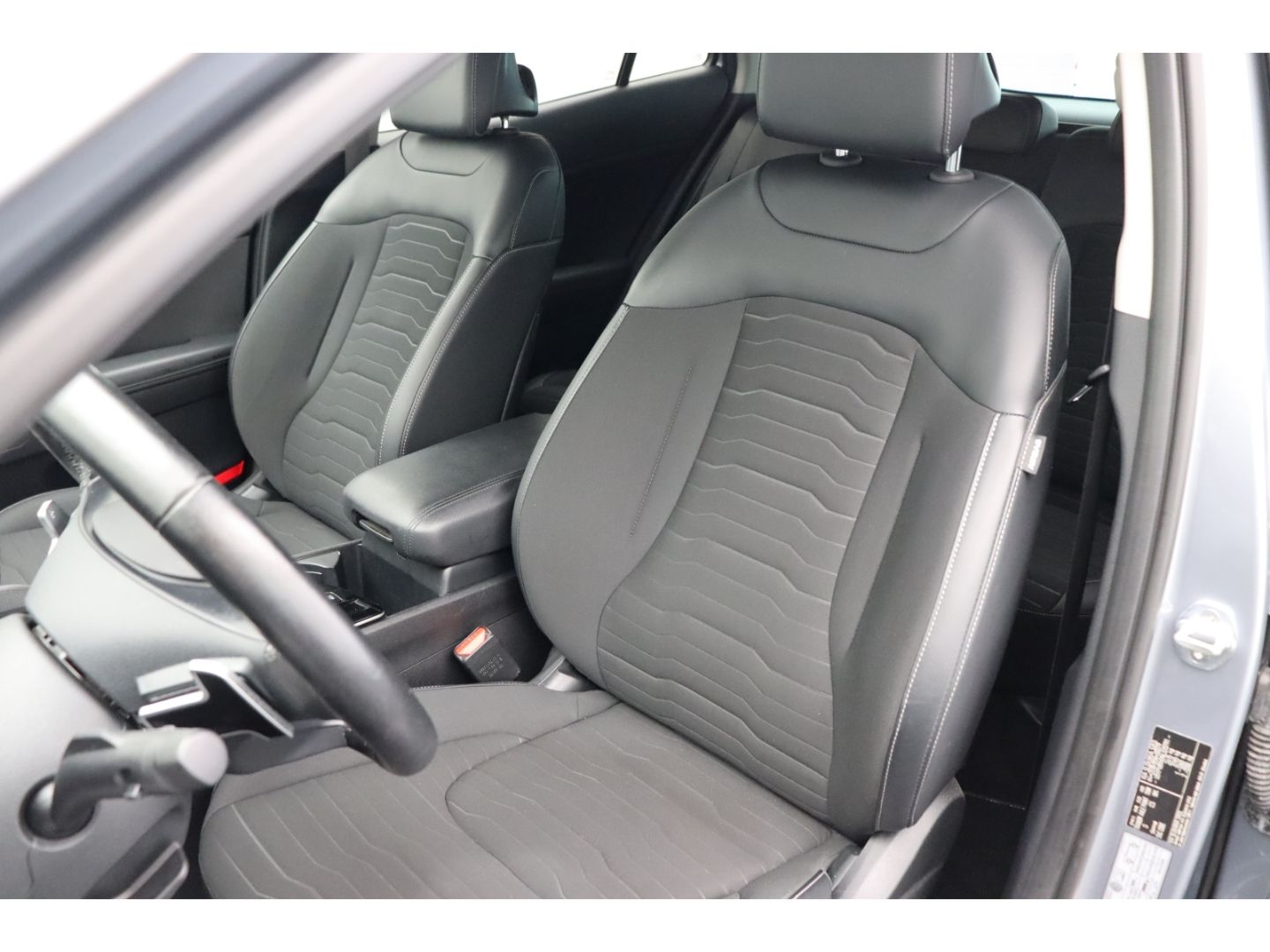 Fahrzeugabbildung Kia Sportage 1.6 T-GDI Plug-in Hybrid 4WD LED Kamera