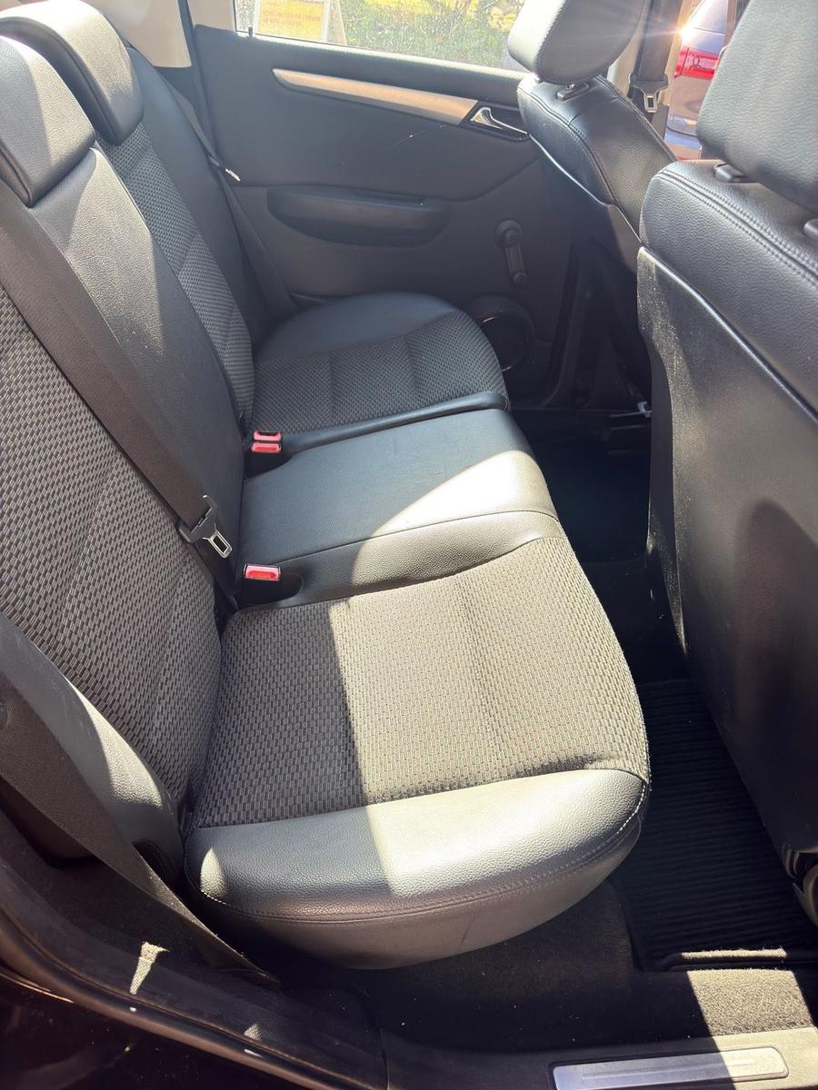 Mercedes-Benz A180 2010 — photo 9
