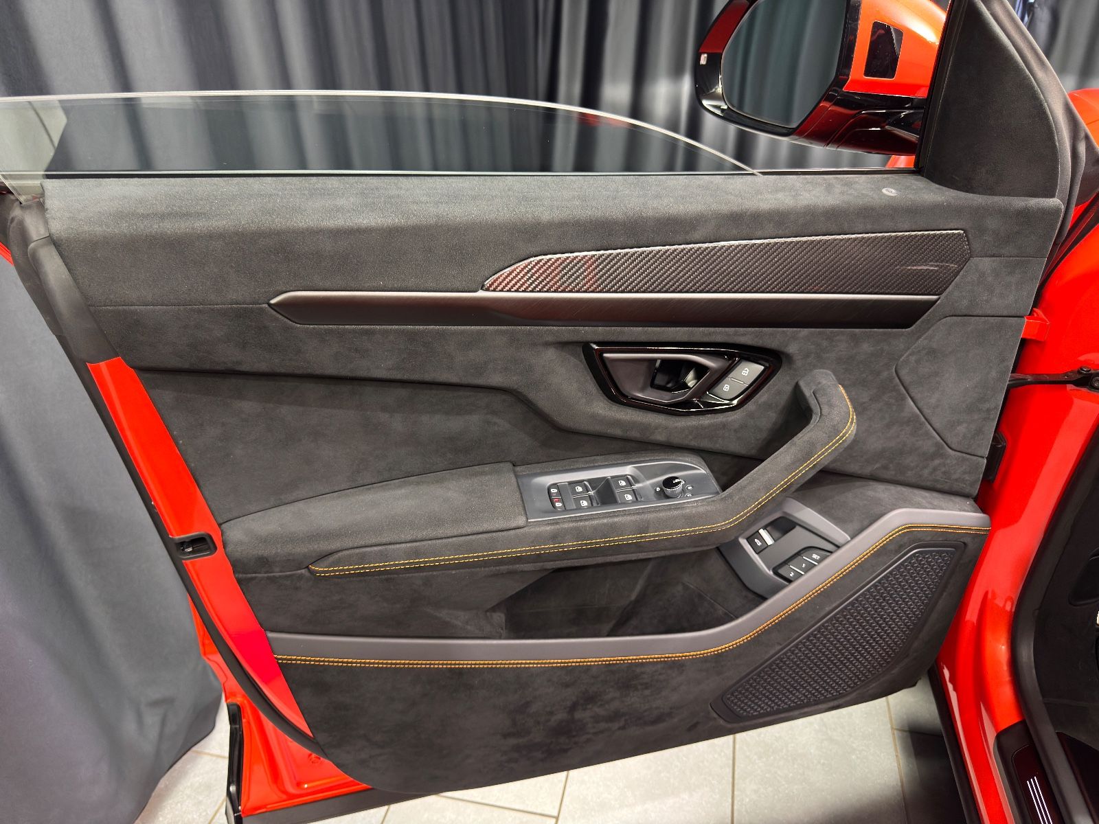 Fahrzeugabbildung Lamborghini Urus Performante|FULL-CARBON|AKRAPOVIC|MASSAGE|