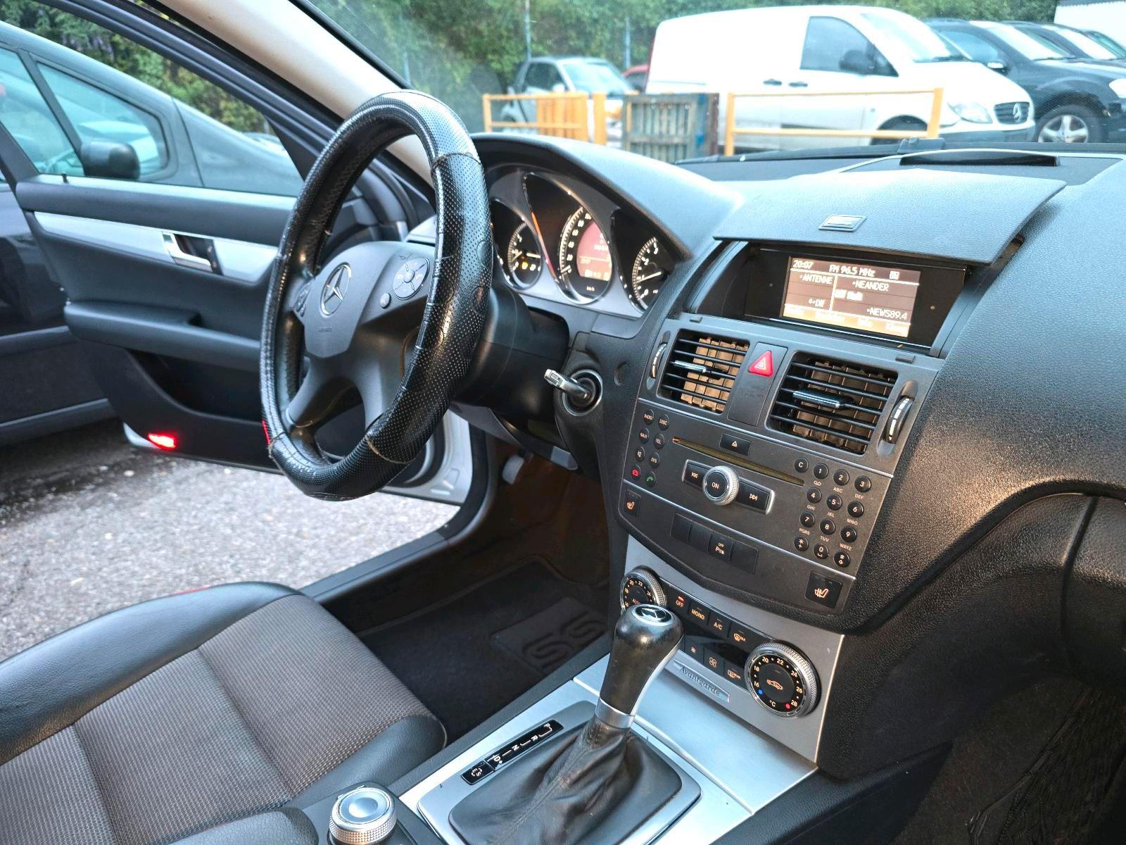 Mercedes-Benz C180 2010 — photo 8