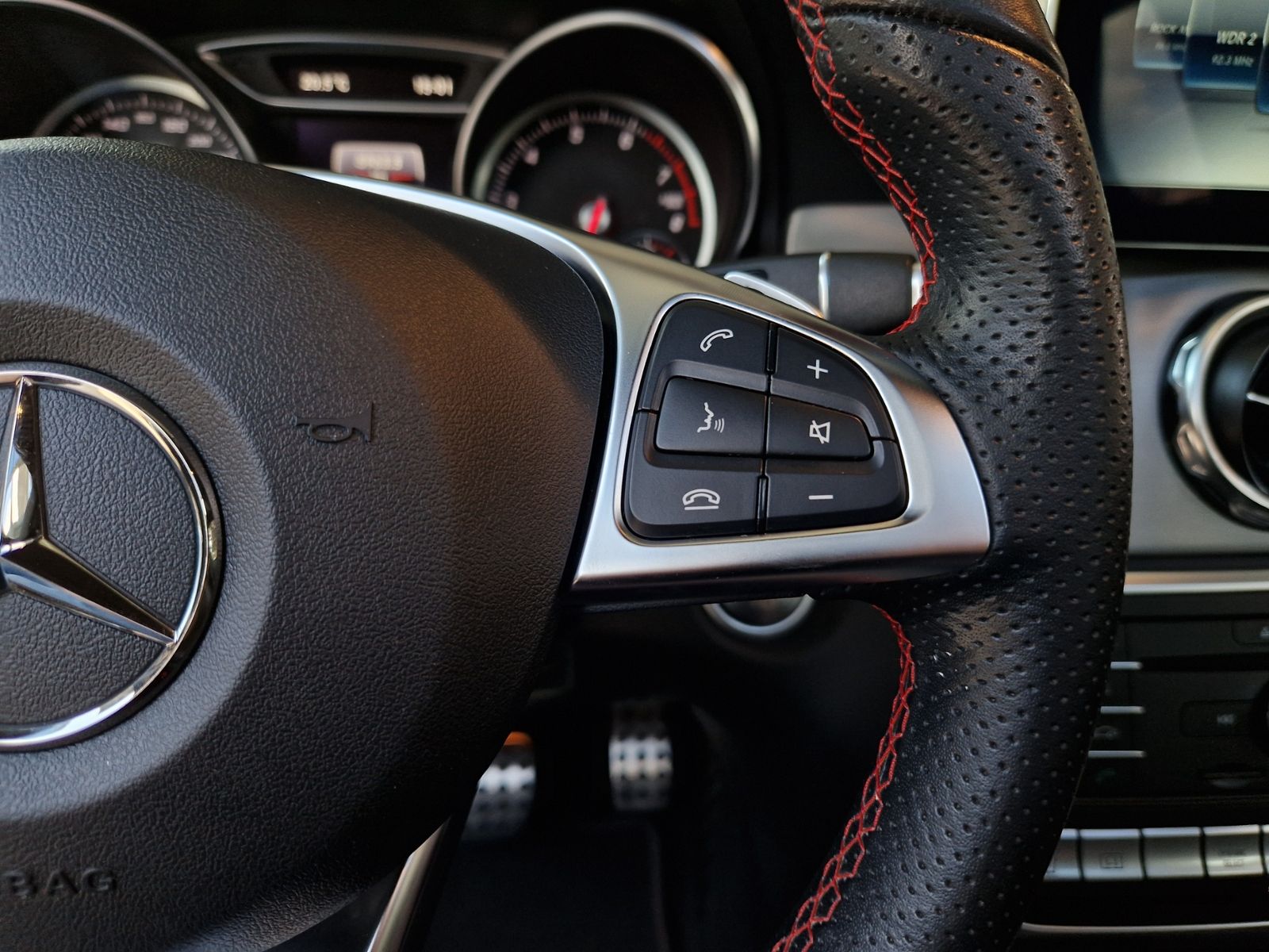 Fahrzeugabbildung Mercedes-Benz GLA 250 4Matic AMG-LINE PANO LED