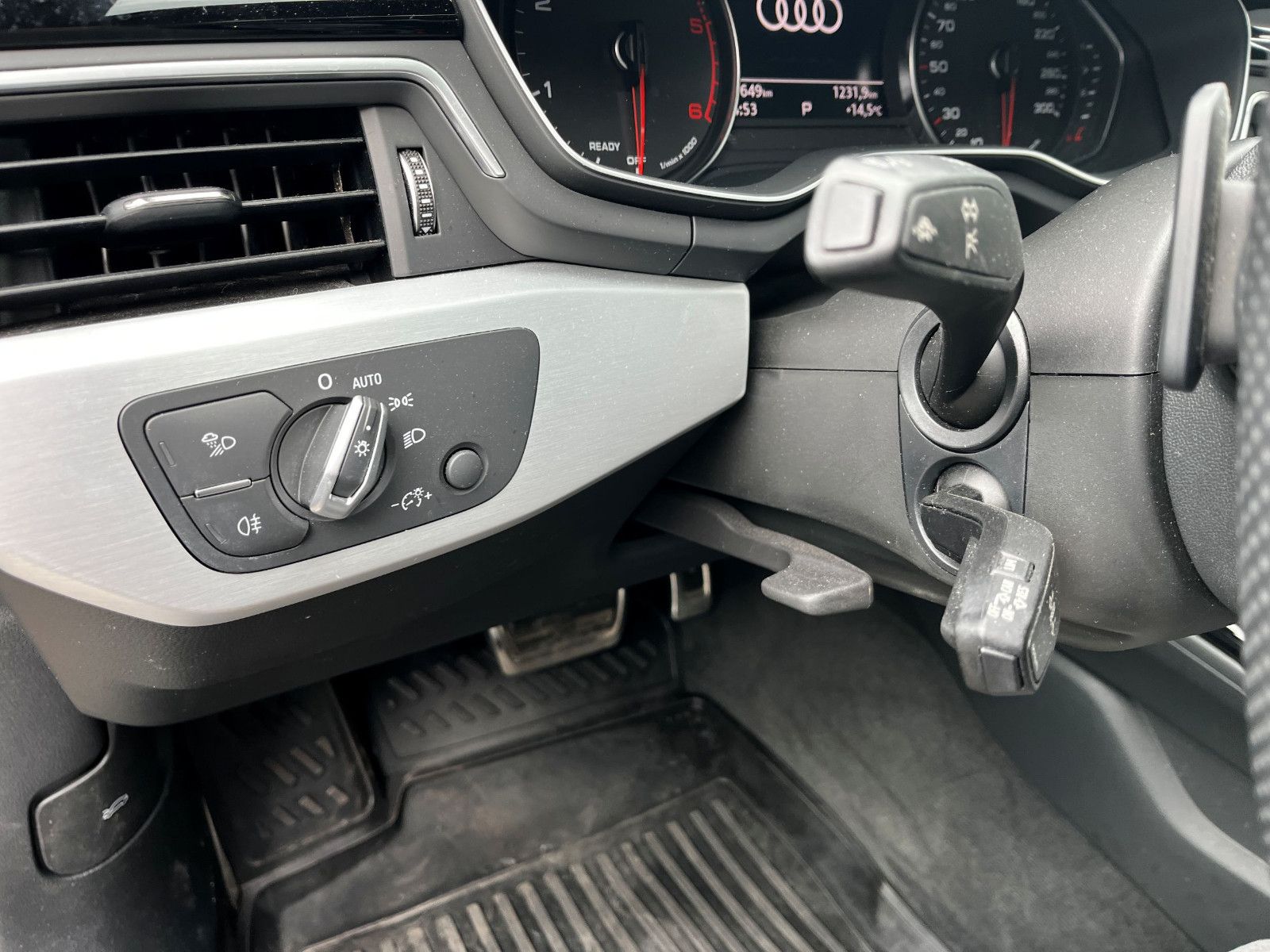 Fahrzeugabbildung Audi A4 Avant 40 TDI S line LED PANO NAVI SHZ KAM AHK