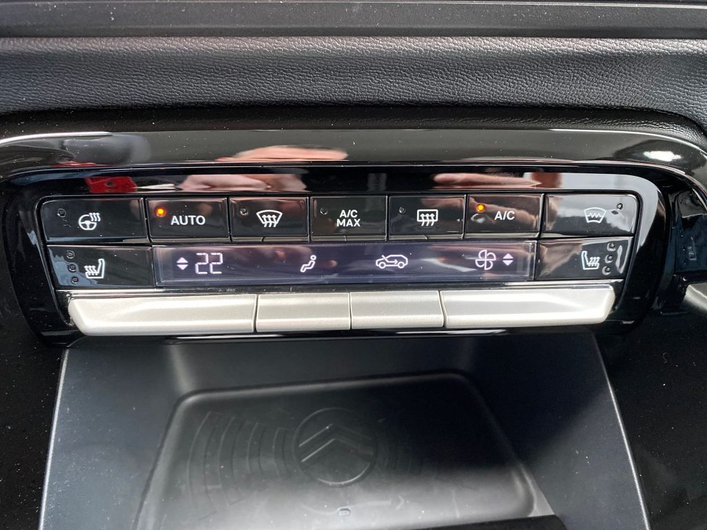 Fahrzeugabbildung Citroën C3 Turbo 100 MAX *Navi*Cam*LED*Klimaautomatik*