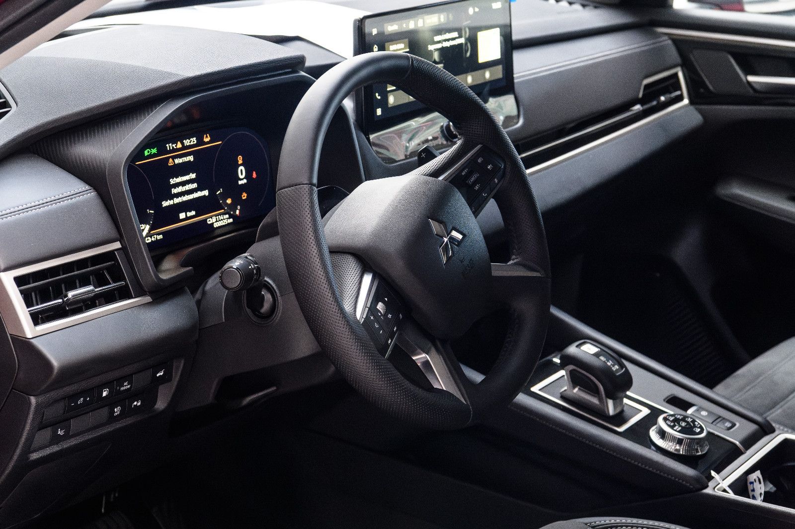 Fahrzeugabbildung Mitsubishi Outlander Intro Edition +4WD+ LED+AHK+Kam+20"
