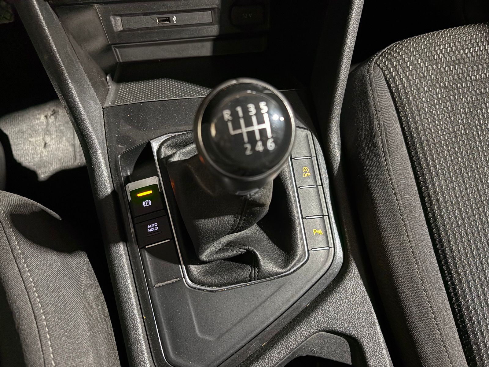 Fahrzeugabbildung Volkswagen Tiguan Trendline BMT/Start-Stopp/8-FACH/PDC/SHZ/