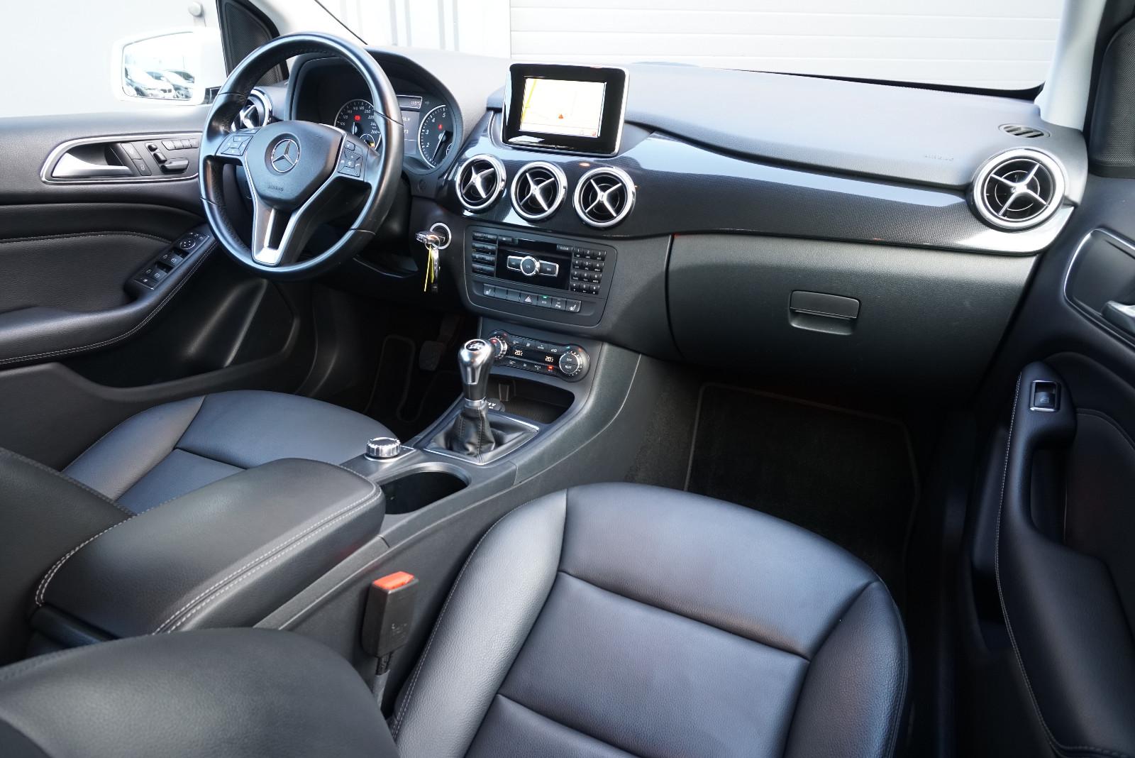 Mercedes-Benz B 180 Bi-Xenon RFK SHZ NAV Leder AHK Memory