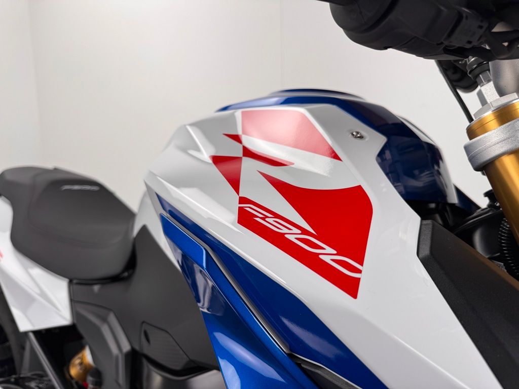 Fahrzeugabbildung BMW F900 R *NEUWERTIG *VOLL *1.HAND