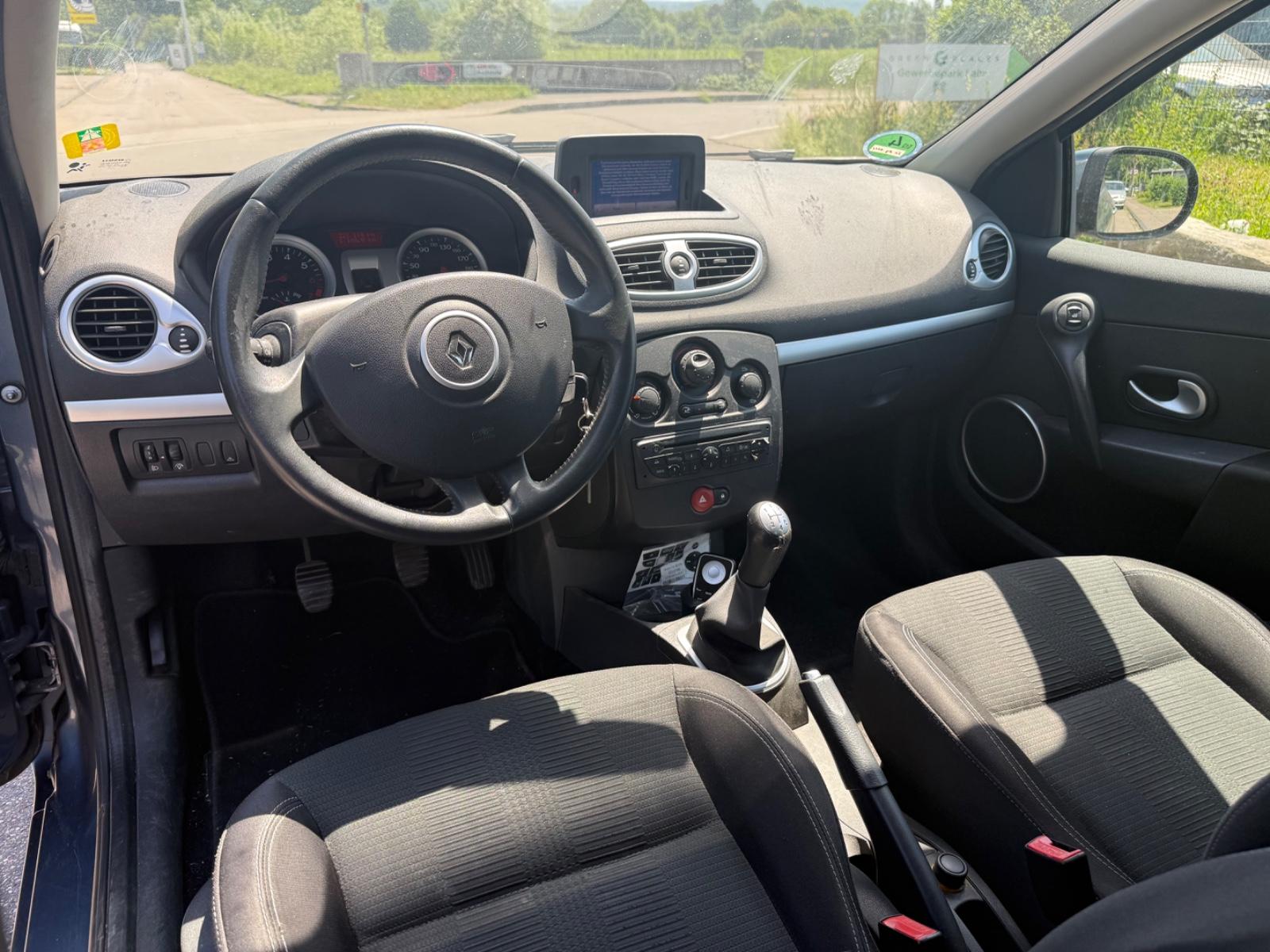 Renault Clio 2010 — photo 12