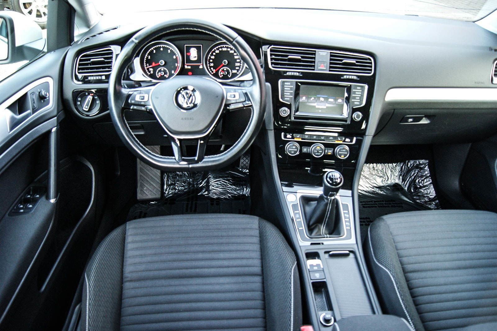 Fahrzeugabbildung Volkswagen Golf VII 1.4TSI ACT Cup XENON STANDHEIZUNG NAVI