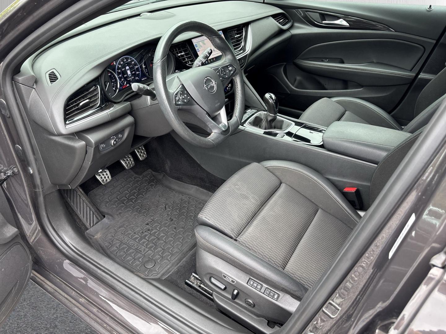 Opel Insignia B Sports Tourer Elegance 2.0 D AHK Pano
