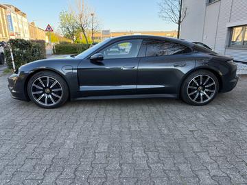2020 Porsche TAYCAN 照片 8