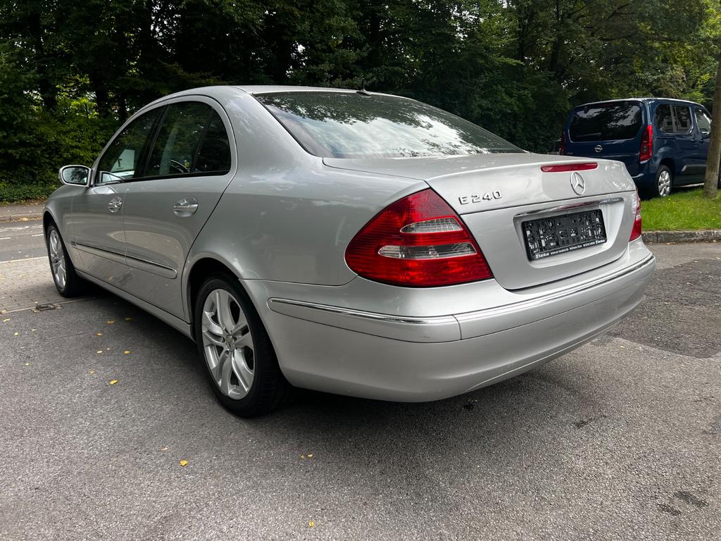 Mercedes-Benz E 240