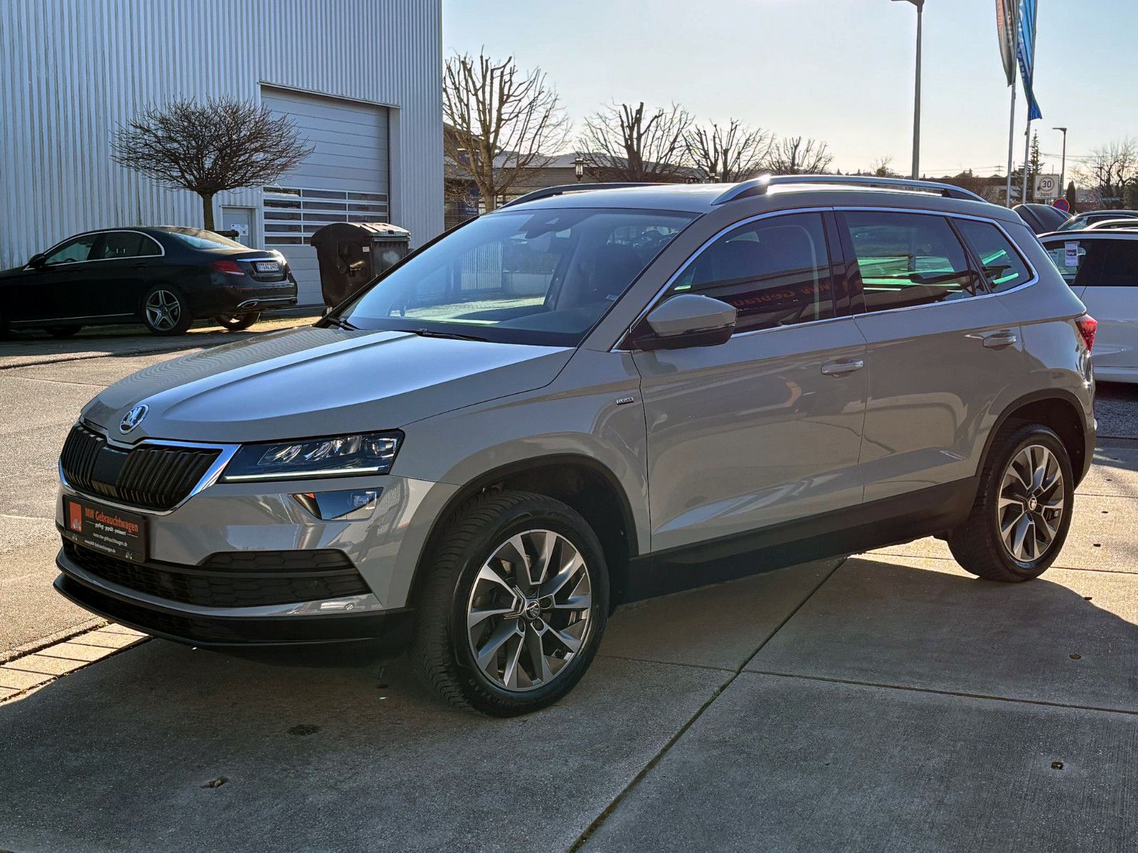 Fahrzeugabbildung SKODA Karoq 1.5TSI DSG Clever ACC KAM PANO CarPlay BT