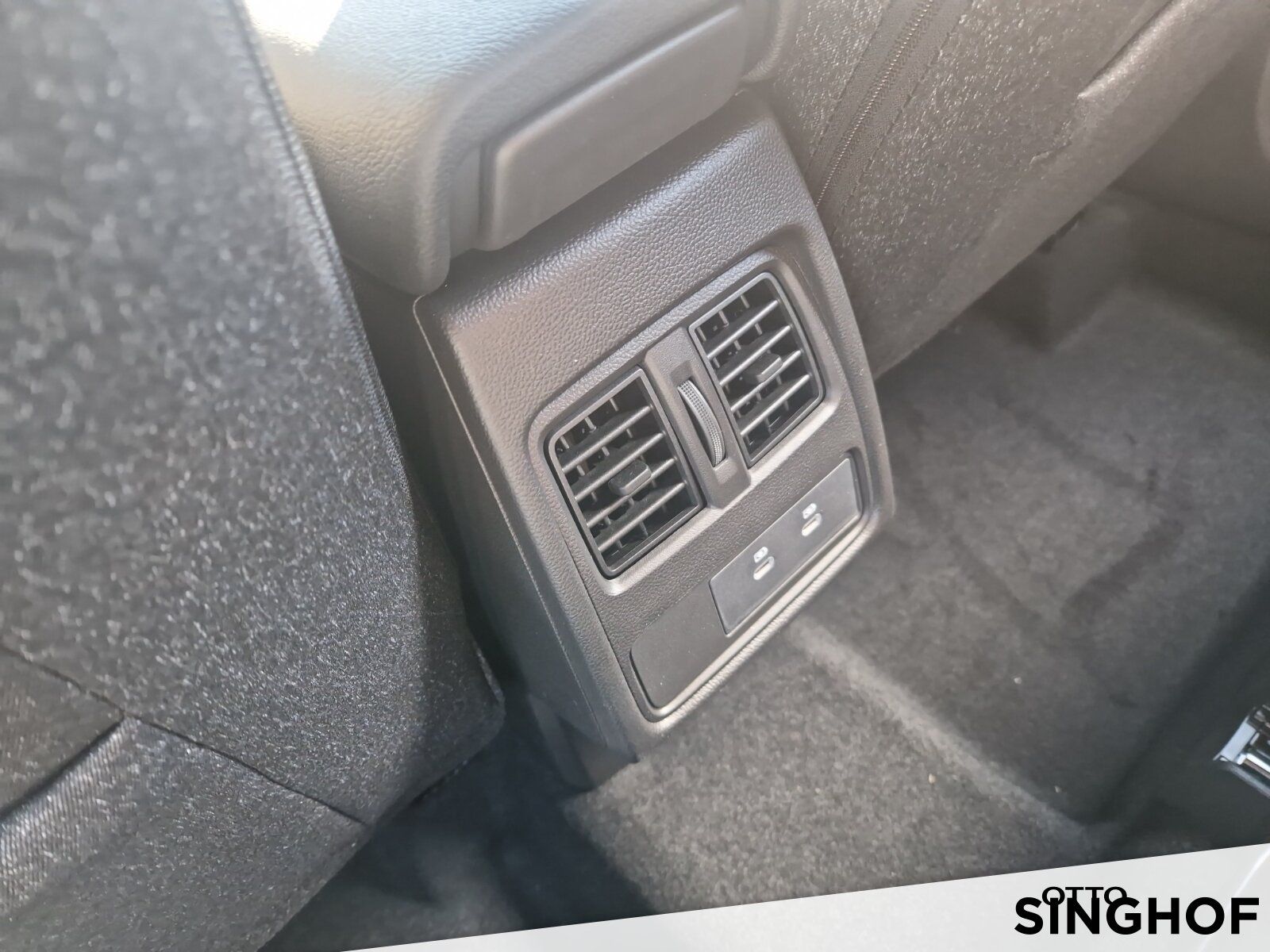 Fahrzeugabbildung Renault Captur Techno Mild Hybrid 140 EDC