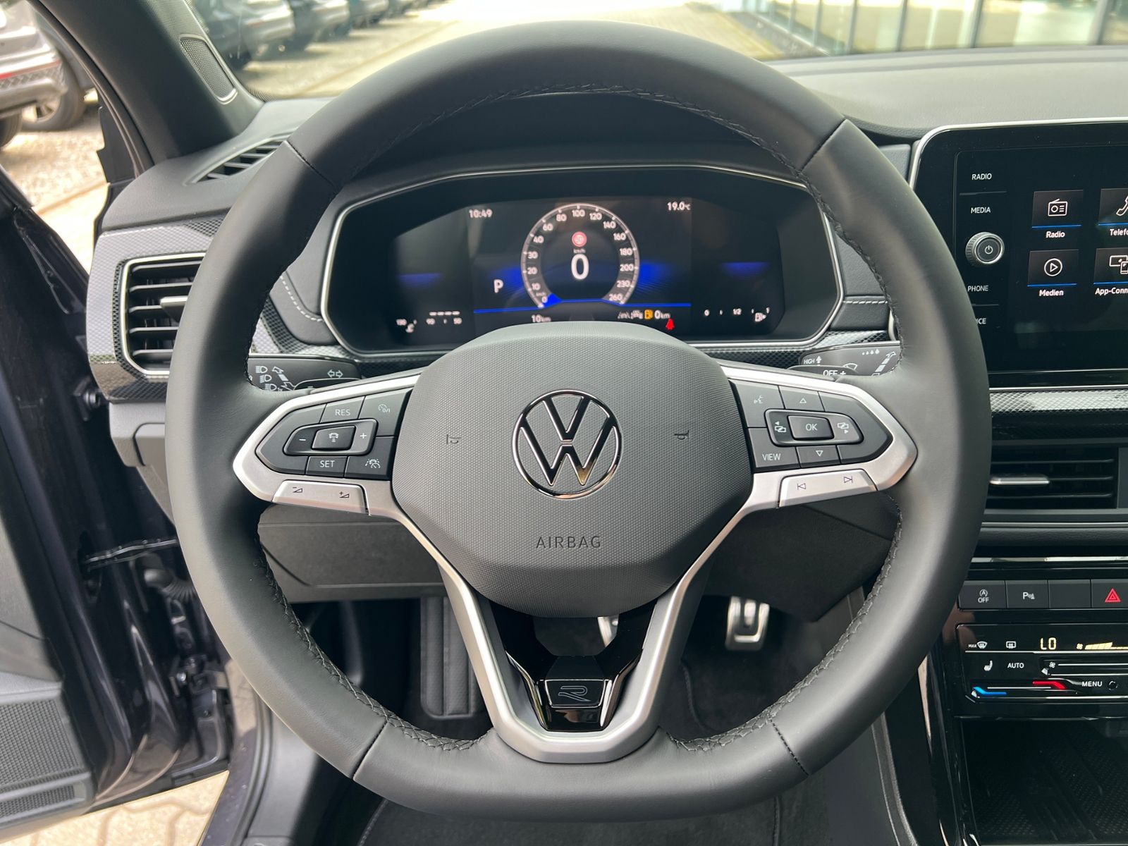 Fahrzeugabbildung Volkswagen T-Cross R-Line 1.5 TSI DSG *AHK, IQ.LIGHT, ACC,
