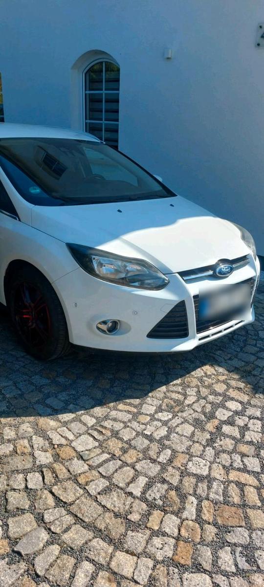 Ford Focus 2012 — rear view