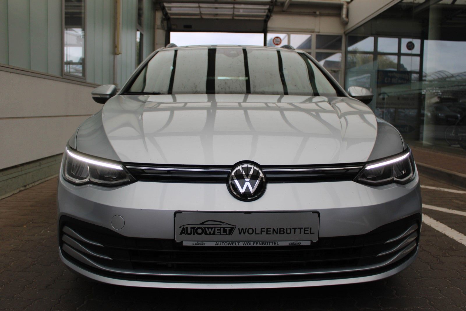 Volkswagen Golf - 1