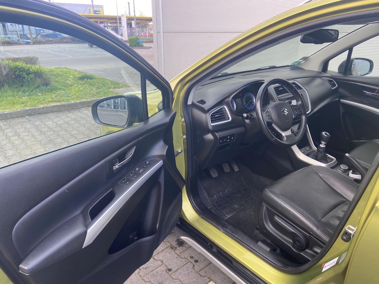 Suzuki SX4 Comfort + 4x4 Navi Kamera Tüv Neu Leder!!!