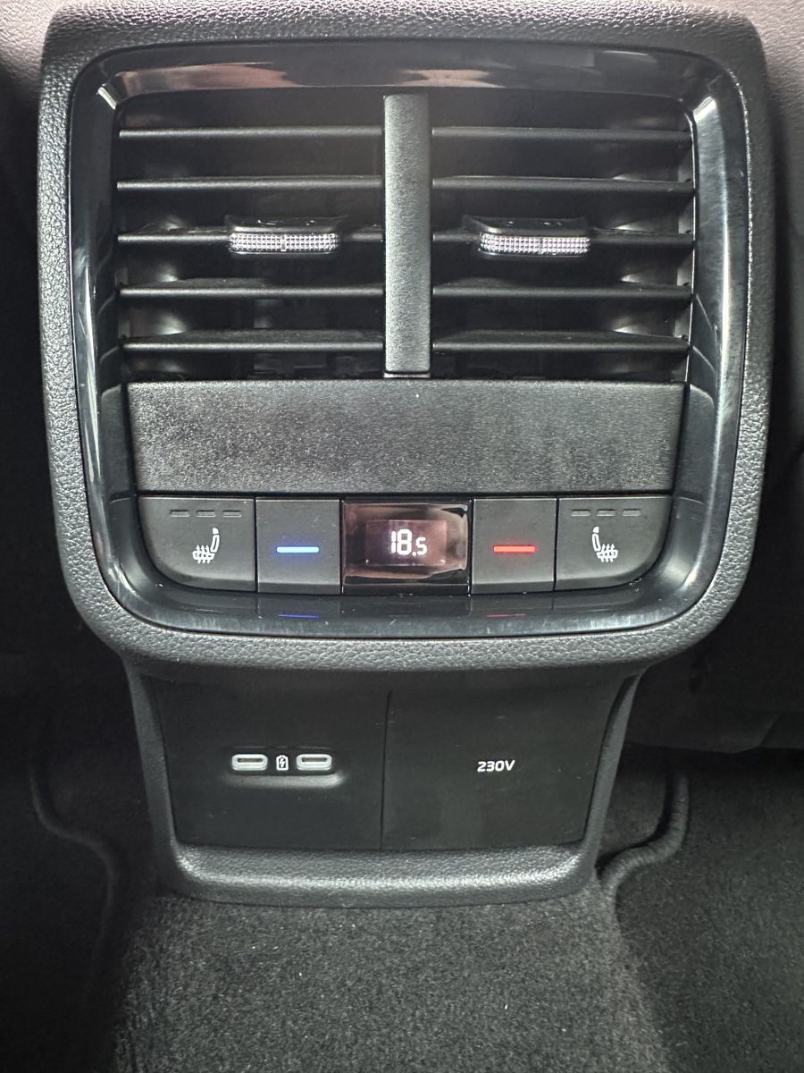 Fahrzeugabbildung SKODA Octavia 2.0 TDI DSG RS NAV+LED+KAM+VCOCK+HUD+DCC