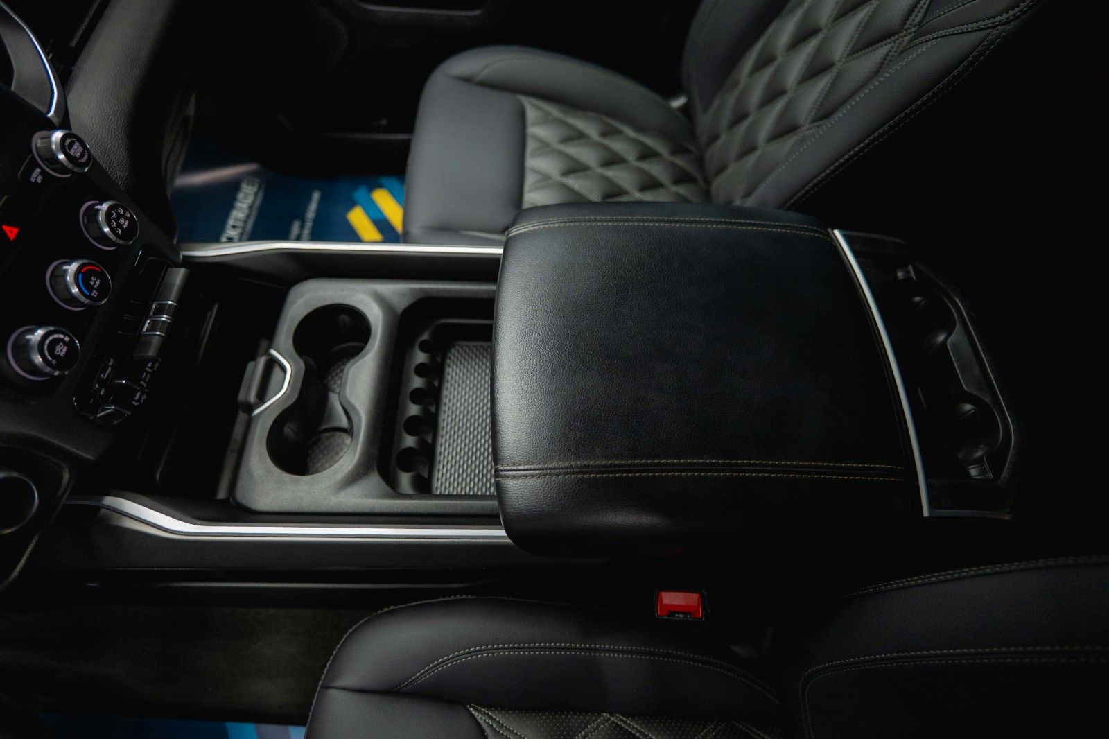 Fahrzeugabbildung Dodge RAM 5.7 V8 HEMI 4x4 OFFROAD Night-Paket *LED*19%