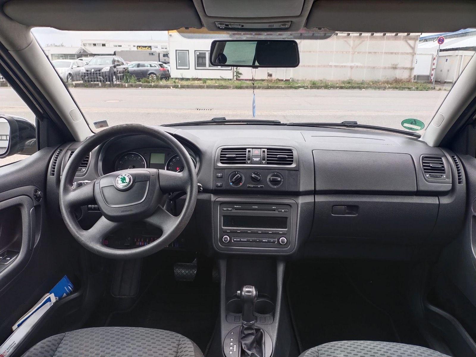 Skoda Fabia 2011 — photo 13