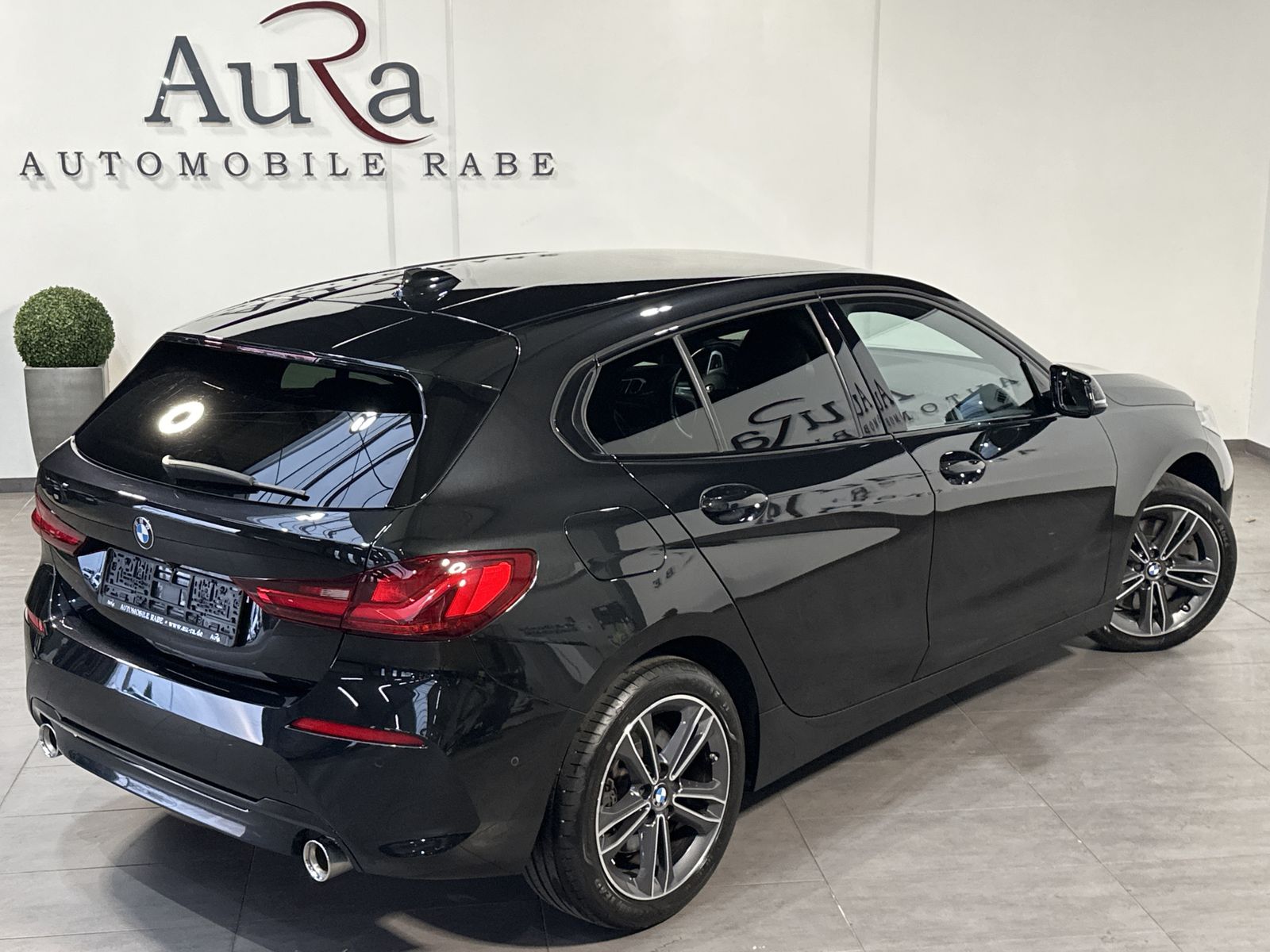 Fahrzeugabbildung BMW 120d Sport-Line NAV+LED+H&K+PARKASSIST+KAM+17ZO